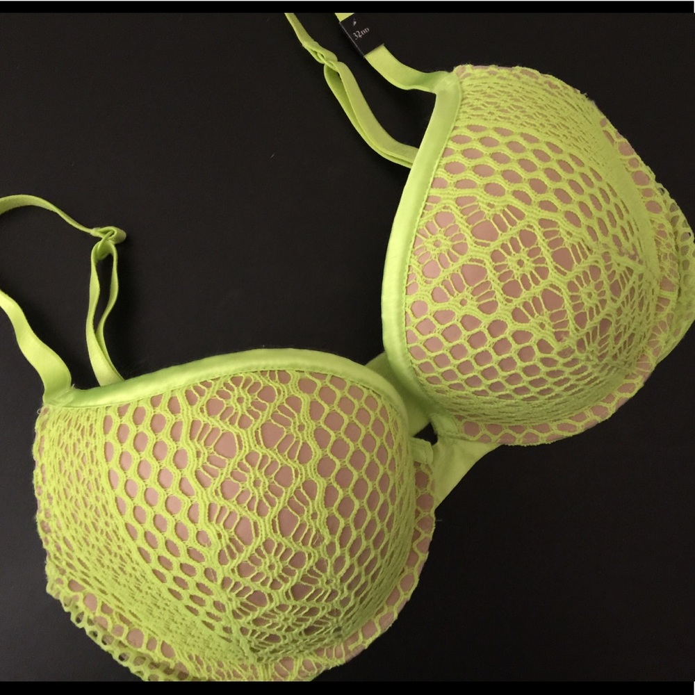 NWT VICTORIAS SECRET BRA 32DD $62.50